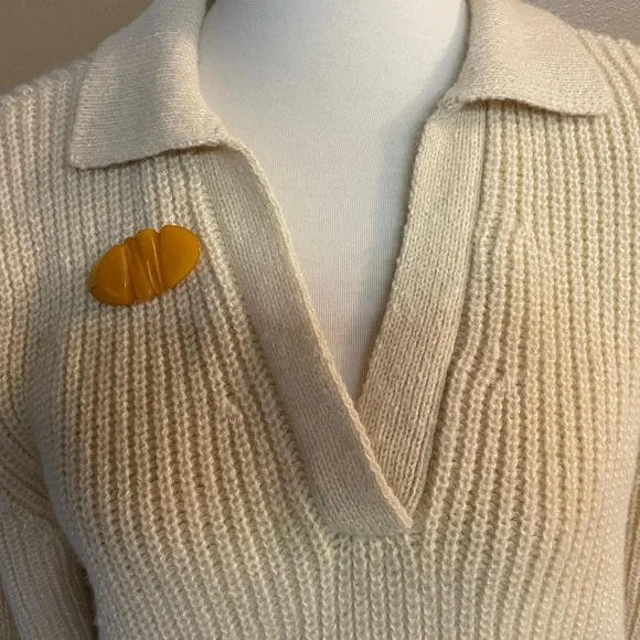 Bakelite Vintage Butterscotch Brooch - Picture 10 of 11